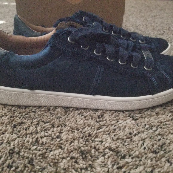 UGG Shoes - New Iggs Sneakers UGG Shoes - New Iggs Sneakers